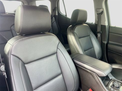 Used 2023 GMC Acadia SLT w/ Elevation Edition image 30