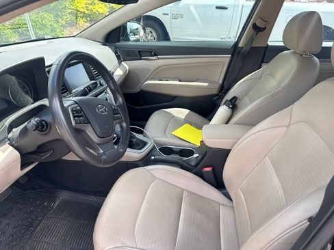 Used 2017 Hyundai Elantra Limited FWD image 3
