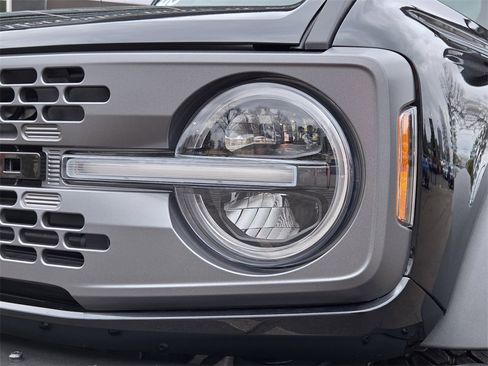 Used 2023 Ford Bronco Badlands image 10