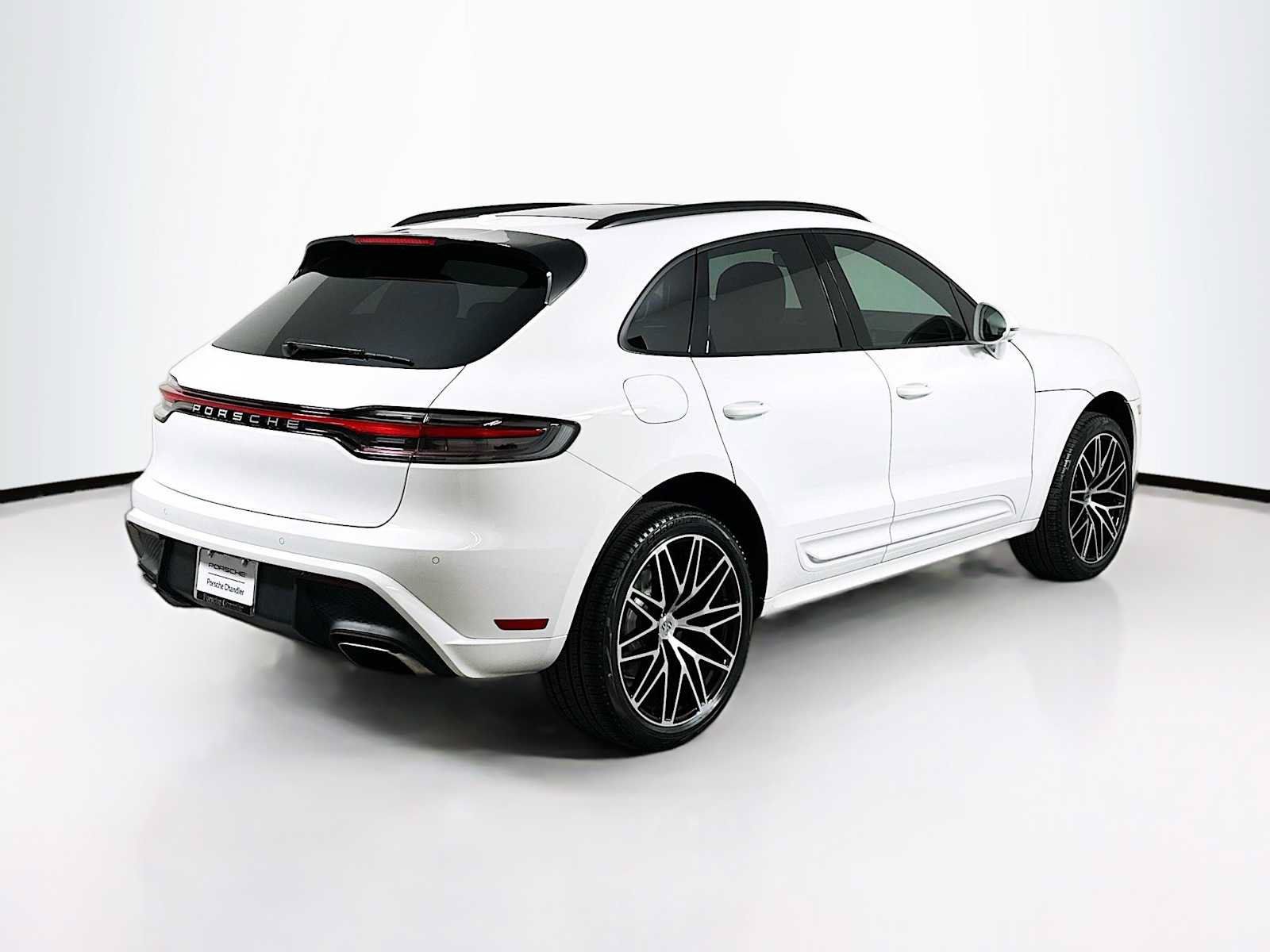 Used 2026 Porsche Macan AWD/4WD image 9