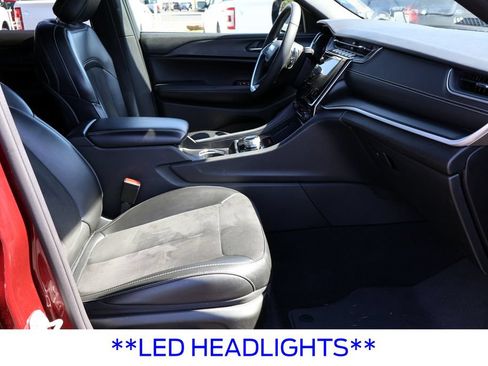 Used 2024 Jeep Grand Cherokee Altitude RWD image 23