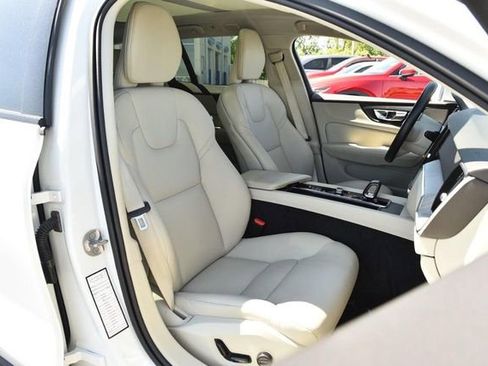 Used 2025 Volvo V60 B5 Cross Country Plus AWD/4WD image 18