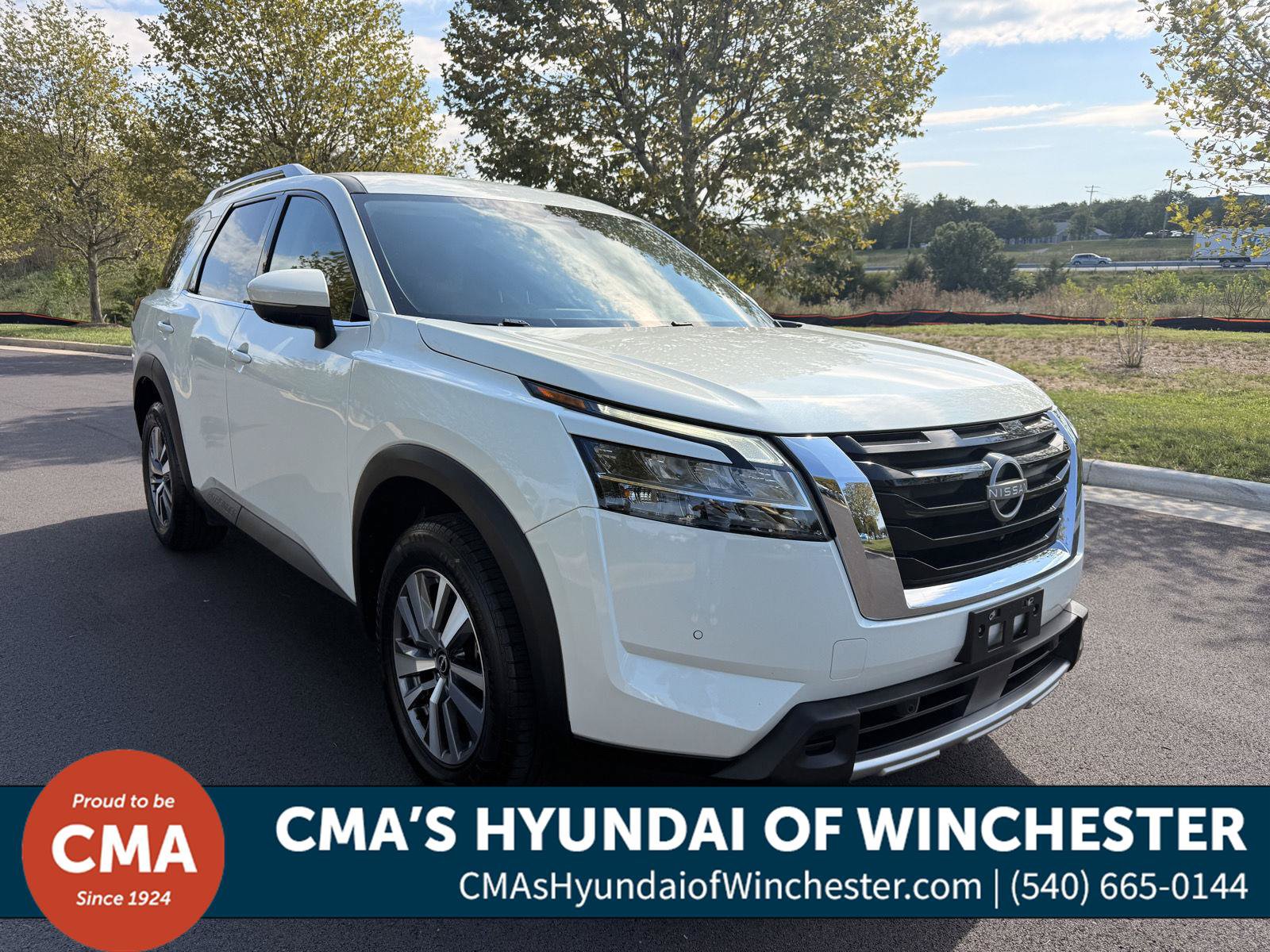 Used 2023 Nissan Pathfinder SL AWD/4WD image 1