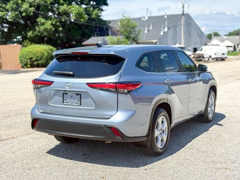 Used 2023 Toyota Highlander LE AWD/4WD image 18