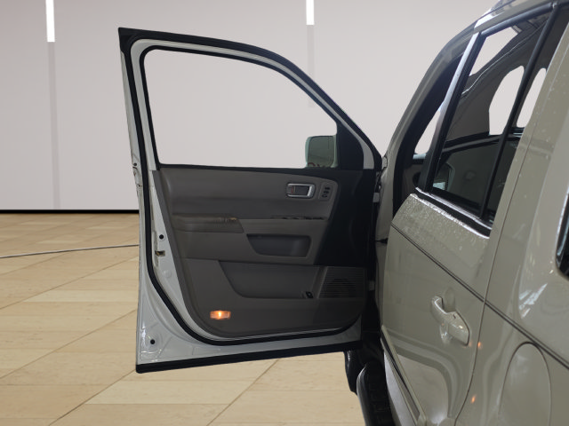 Used 2011 Honda Pilot Touring image 10