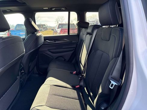 New 2025 Jeep Grand Cherokee Laredo X w/ Luxury Tech Group I image 8