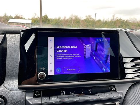 Used 2025 Toyota Camry SE image 34