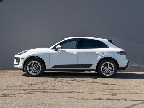 Certified 2025 Porsche Macan image 2