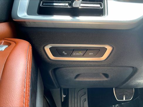 Used 2025 BMW X7 xDrive40i AWD/4WD image 33
