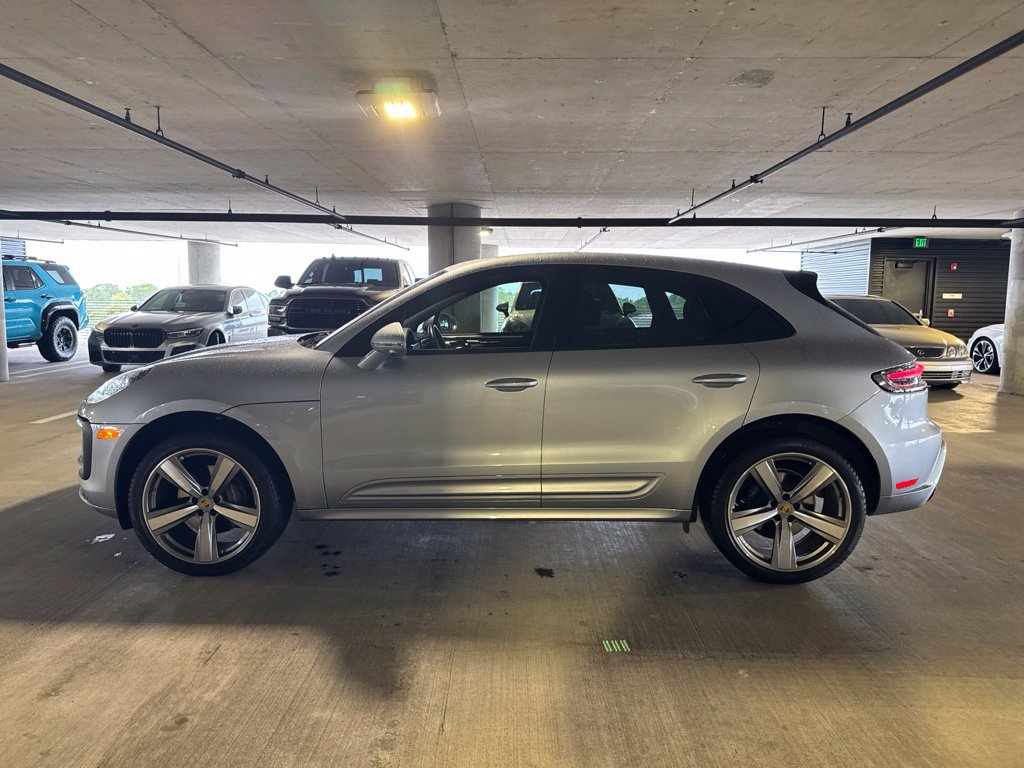 Certified 2024 Porsche Macan AWD/4WD image 2