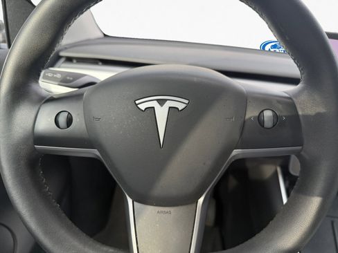 Used 2021 Tesla Model Y Long Range image 15