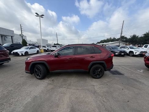 Used 2021 Toyota RAV4 LE FWD image 8