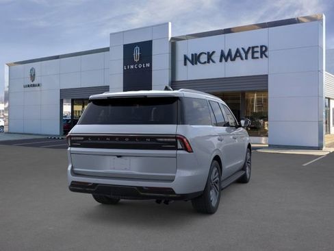 New 2026 Lincoln Navigator Premiere AWD/4WD image 9
