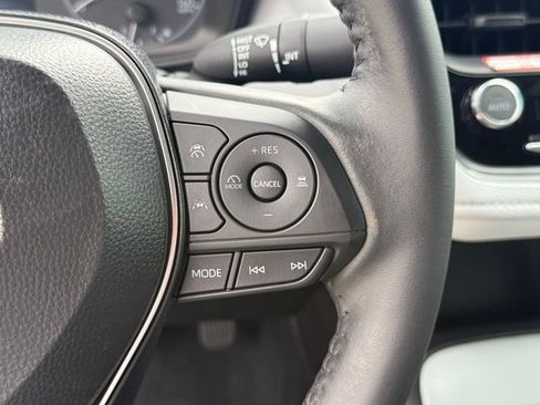 Used 2025 Toyota Corolla SE FWD image 17