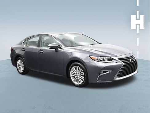 Used 2017 Lexus ES 350 w/ Premium Package FWD image 2