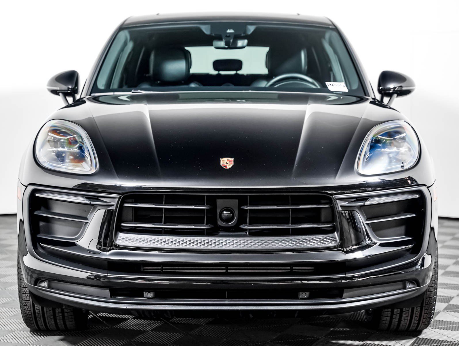 Certified 2023 Porsche Macan AWD/4WD image 7
