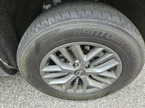 Used 2022 Nissan Rogue S FWD image 11