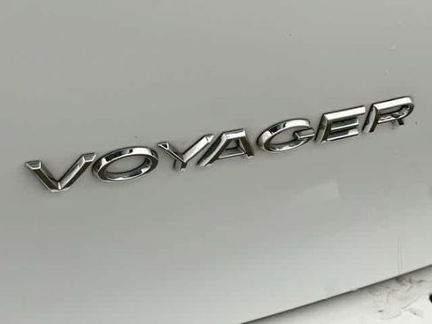 Used 2022 Chrysler Voyager LX FWD image 30