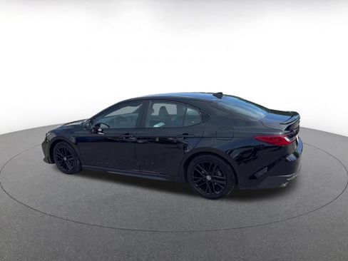 Used 2025 Toyota Camry SE FWD image 9