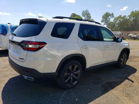 Used 2025 Honda Pilot Sport image 4