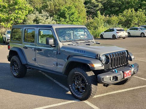 Used 2023 Jeep Wrangler Unlimited w/ Cold Weather Group AWD/4WD image 3