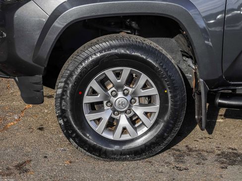 Used 2017 Toyota Tacoma SR5 image 12