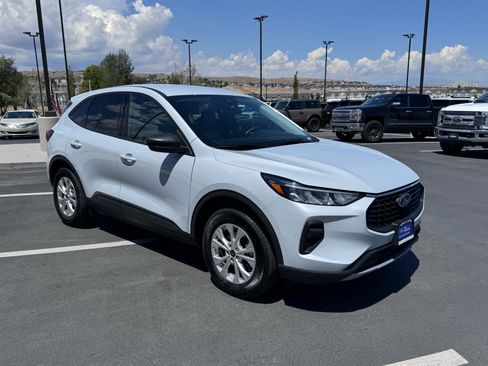 Certified 2025 Ford Escape Active AWD/4WD image 4
