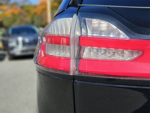 Used 2022 Ford Edge SEL w/ Convenience Package image 9