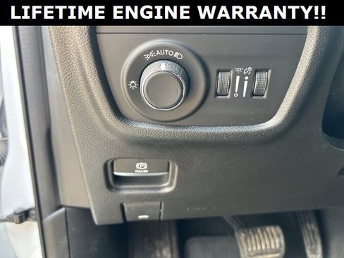 Used 2023 Jeep Grand Cherokee Laredo image 12