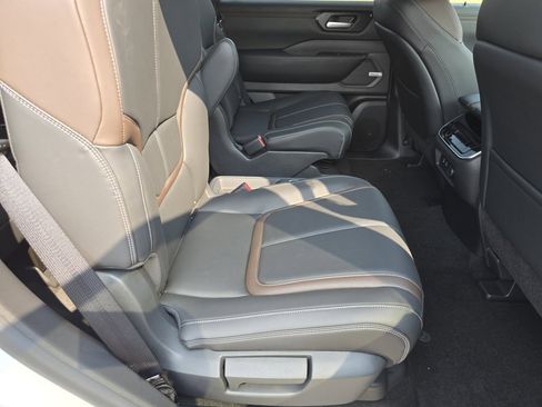 New 2025 Nissan Armada SL w/ Captain's Chari Seat Package image 12