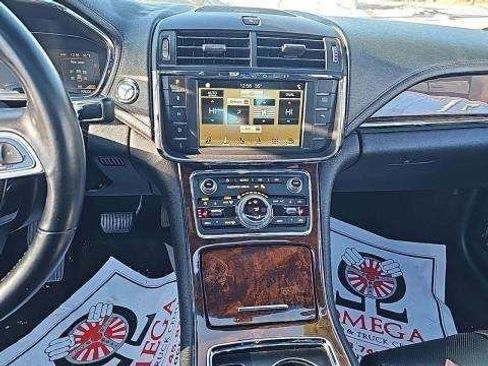 Used 2018 Lincoln Continental Select image 6