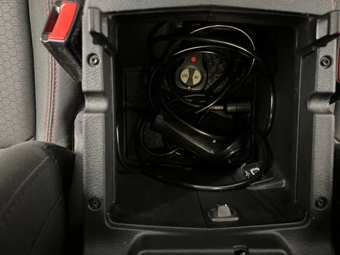 Used 2022 Jeep Wrangler Unlimited Rubicon w/ Cold Weather Group AWD/4WD image 37