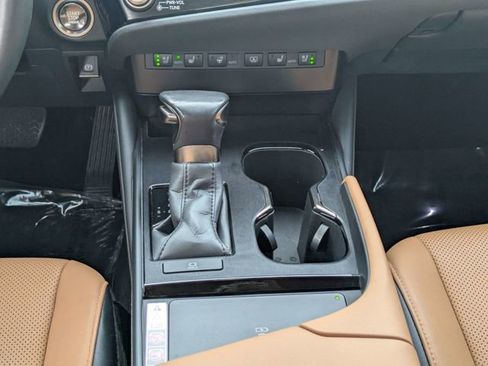 Used 2024 Lexus ES 350 w/ Premium Package FWD image 17