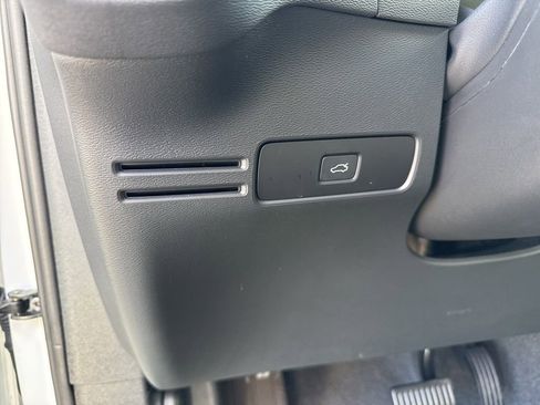 Used 2024 Volvo XC40 B5 Plus w/ Climate Package image 20