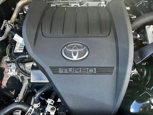 Used 2023 Toyota Highlander XLE AWD/4WD image 35