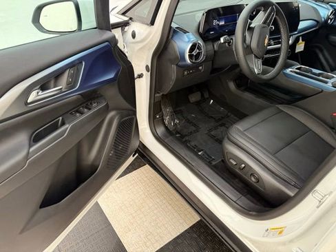 New 2026 Chevrolet Equinox EV LT image 29