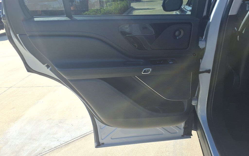 Used 2025 Lincoln Aviator Reserve RWD image 15