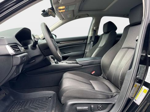 Used 2018 Honda Accord EX image 30