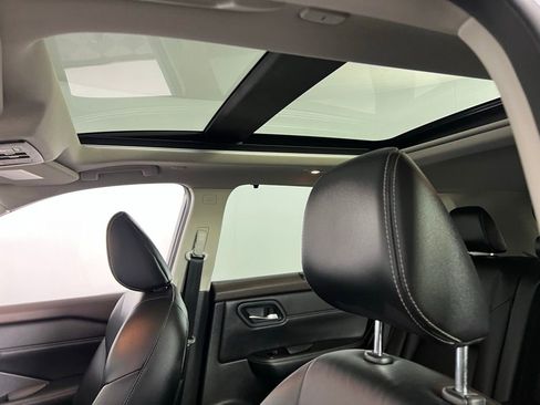 Used 2023 Nissan Rogue SL w/ SL Premium Package image 26