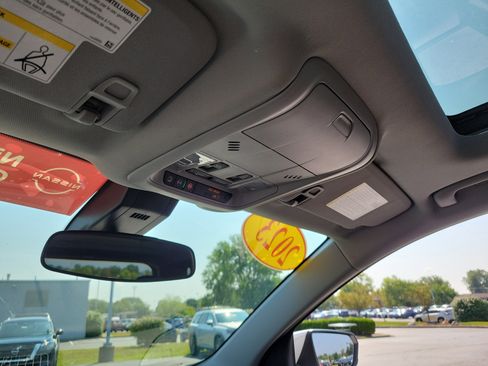 Used 2023 Chevrolet Equinox LT image 30