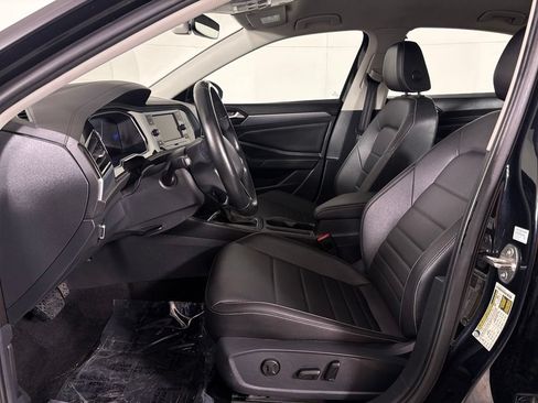 Used 2024 Volkswagen Jetta SE FWD image 16