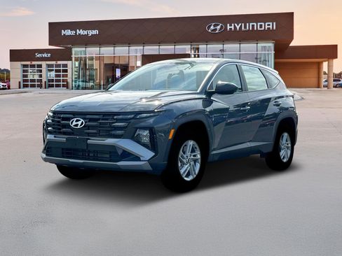 Certified 2025 Hyundai Tucson SE image 1