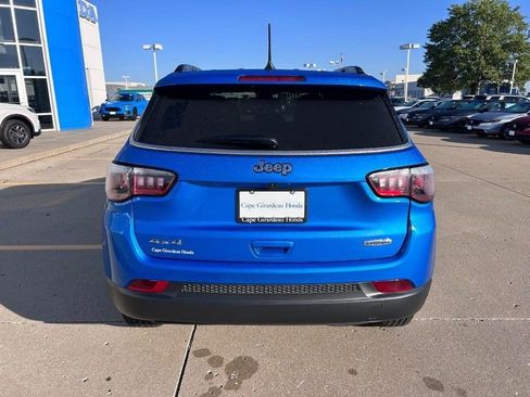 Used 2025 Jeep Compass Latitude image 3