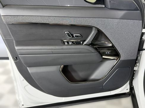 Used 2024 Land Rover Range Rover Sport SE AWD/4WD image 12