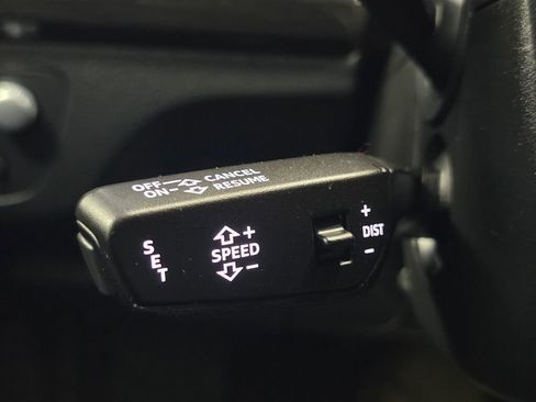 Used 2020 Audi Q5 e Prestige w/ Prestige Package image 44