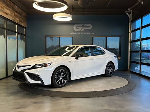 Used 2021 Toyota Camry SE FWD image 7