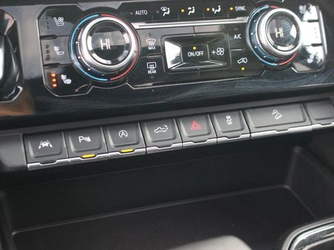 Used 2024 GMC Sierra 1500 AT4 w/ Technology Package image 35