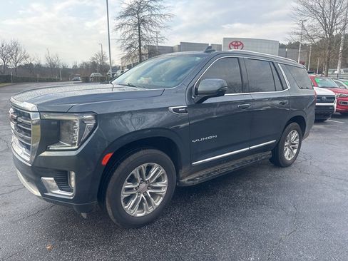 Used 2021 GMC Yukon SLT w/ SLT Premium Package image 3