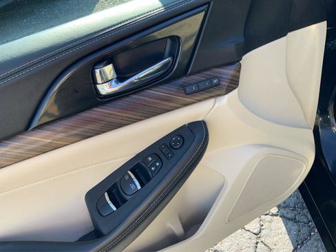 Used 2018 Nissan Maxima Platinum FWD image 20