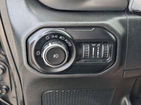 Used 2019 Jeep Wrangler Unlimited Sahara w/ Uconnect 4C Nav & Sound Group AWD/4WD image 23